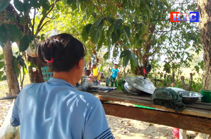 ခီဖျိတၢ်ဒုးကဲထီၣ်ကဒါလၢ(ယွၤသ့ၣ်ကိ)သ၀ီပူၤအဃိ ၦၤသ၀ီဖိတဖၣ်ဘၣ်ဃ့ၢ်ထီၣ်ကဒီး