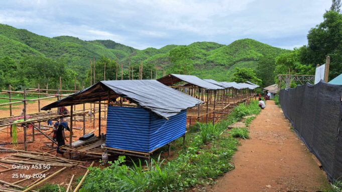 ၦၤလီၢ်အိၣ်ကဒုဖိလၢက့ၤဆူဟံၣ်တဘူၣ်ဒံးဘၣ်တဖၣ်ႇကၠီၣ်တဲၣ်ခိၣ်နၢ်ကဟုကယာ်ပာ်အ၀ဲသ့ၣ်တစိၢ်တလီၢ်ဖဲ(Tham Hin)ဒဲက၀ီၤကပၤ