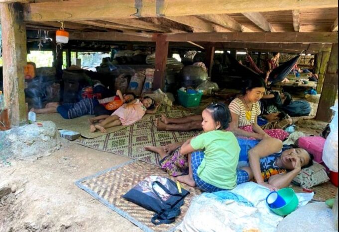 ကီၢ်ဆၣ်(၃)ဘ့ၣ်ပူၤ ကမျၢၢ်(၄၀၀၀)ဘျဲၣ်လၢဃ့ၢ်တၢ်ဒုးန့ၢ်တနံၣ်ဘျဲၣ်တဖၣ်တုၤခဲအံၤတက့ၤဘၣ်ဒံးလၢဟံၣ်
