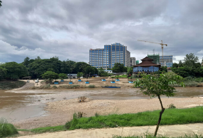 ရွံၣ်ကိၣ်ကိၤ(ယၤထဲၣ်)တၢ်မၤကရူၢ်လၢတၢ်ကဆိကတီၢ်ကွံၥ်ဝဲအံၤ,အပှၤမၤတၢ်ဖိတဖၣ်ကဟးထီၣ်ဘၣ်အဂီၢ်,ကဘၣ်ဟ့ၣ်ဝဲစ့ယိၤလၢအကလးအဂ့ၢ်,အလံၥ်ရၤလီၤအသး