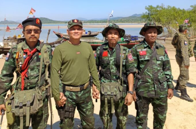KNLA သုးရိၣ်မဲခိၣ်ကျၢၢ်(၂)မၤတၢ်ထံၣ်လိၥ်သးဒီးဘျံးဒဝဲၢ်ကမျၢၢ် ခံဘျီတဘျီ