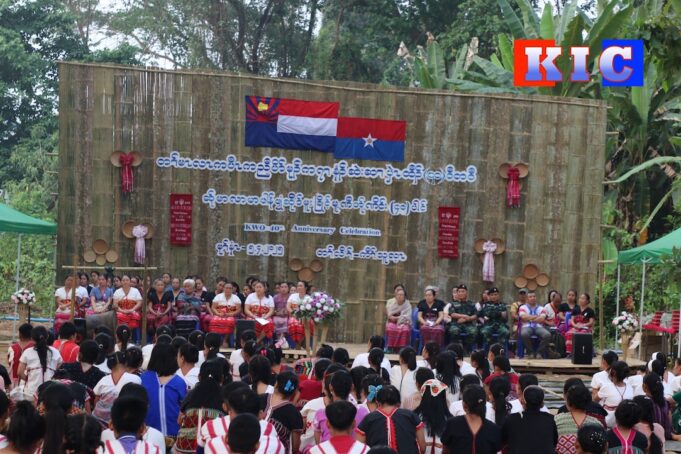 အိၣ်သူၣ်လီၤသးပှဲၤဒီးဂံၢ်ဘါ, ယူာ်ထီၣ်ထီသကိးတပူၤဃီ – တၢ်မၤလၤကပီၤကညီပိာ်မုၣ်ကရၢနံၣ် ၄၀ နံၣ်