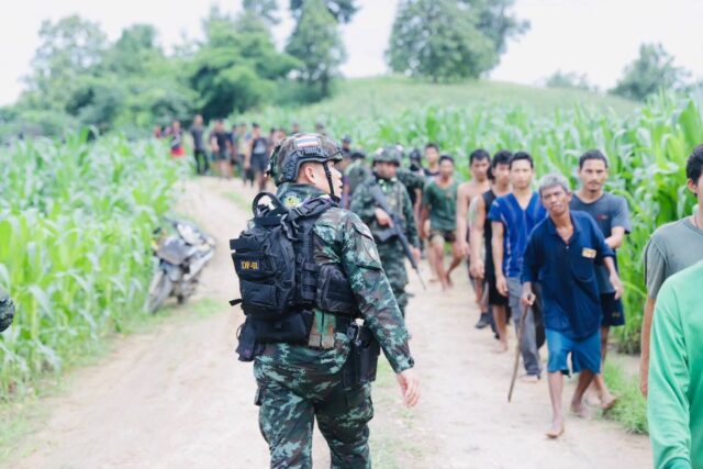 KNLA သုးပၥ်ဖှိၣ်ထီၣ်န့ၢ်ကဒီးအူကြ့ၣ်ထၣ်သုးကလၢၤ, ပယီၤသုးစံၣ်ဖျိးထီၣ်လၢယိၤကီၢ် ၁၀၀ ဃၣ်ဃၣ်