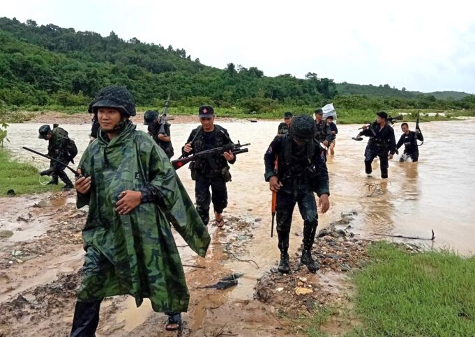 တၢ်ဒုးကဲထီၣ်လၢKNLAဒီးပယီၤသုးလၢကဟဲမၤပှဲၤထီၣ်သုးဂံၢ်လါလၢ နၣ်အ့ၣ်တီၣ်