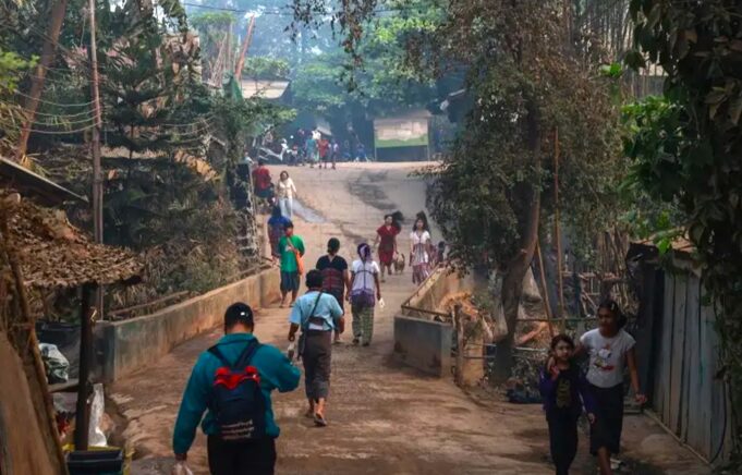 လၢကဟဲလါအီးကထိဘၢၣ်(၁)သီအနံၤန့ၣ်ပှၤဒဲကဝီၤဖိသ့ၣ်တဖၣ်ကန့ၢ်စးထီၣ်မၤဘၣ်တၢ်