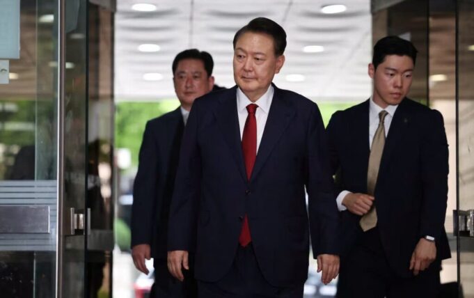 ခိရံယါကလံၤထံးကီၢ်ခိၣ်လီၢ်လံၤ(Yoon Suk Yeol)ဘၣ်တၢ်ဒၢလီၤလၢဃိၥ်ပူၤအနံၣ်(၃၀)