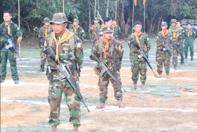 ပယီၤသုး(၁၀၀)ဘျဲၣ်လၢအိၣ်ဟဲက့ၤလီၤလၢတးပီတဖၣ်(KNLA)ခိးခးအီၤလၢကျဲဒီး ကက့ၤလီၤဆူလၥ်အဂီၢ် (DKBA) ဟံန့ၢ်တၢ်ဘံၣ်တၢ်ဘၢ