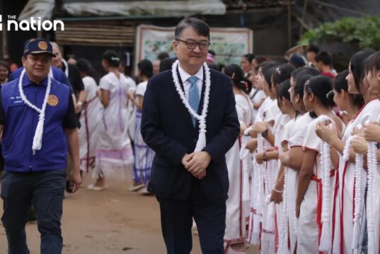 ဒဲကဝီၤဖိ တၢ်အီၣ်ဒီး သွဲၣ်လးအဂီၢ် ကလံၤထံးခိရံယါပဒိၣ် မၤစၢၤဝဲ အမဲရကၤစ့ဒီလၢ်(၁၂၀,၀၀၀)