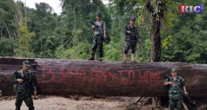 (သုးက့ ၅)လါတဝၥ်အတီၢ်ပူၤ ပယီၤသုးသံ(၁၄)ဂၤ,ဘၣ်ဒိ(၁၅)ဂၤအကျါပၣ်ဃုၥ်ဝဲသုးခိၣ်ဒိၣ်ဂီၢ်ဂ့ၢ်(၁)ဂၤ